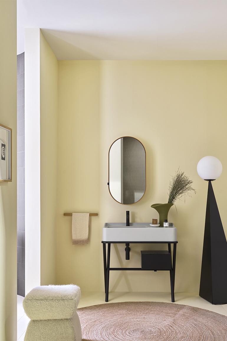 In this image, Siwa by Ceramica CIELO, designed by Andrea Parisio and Giuseppe Pezzano, the cabinet with ceramic washbasin in the Pomice finish of the “Terre di Cielo” colour range combined with a wooden structure with drawer in the Black Oak finish. On the wall the Oval Box mirror with the shell in the Anemone finish.