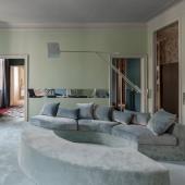 Planetario: a retrofuturistic focus around the fitted carpet