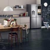The Internet of things in a refrigerator: Samsung presents the innovative "FamilyHub" for the smart house